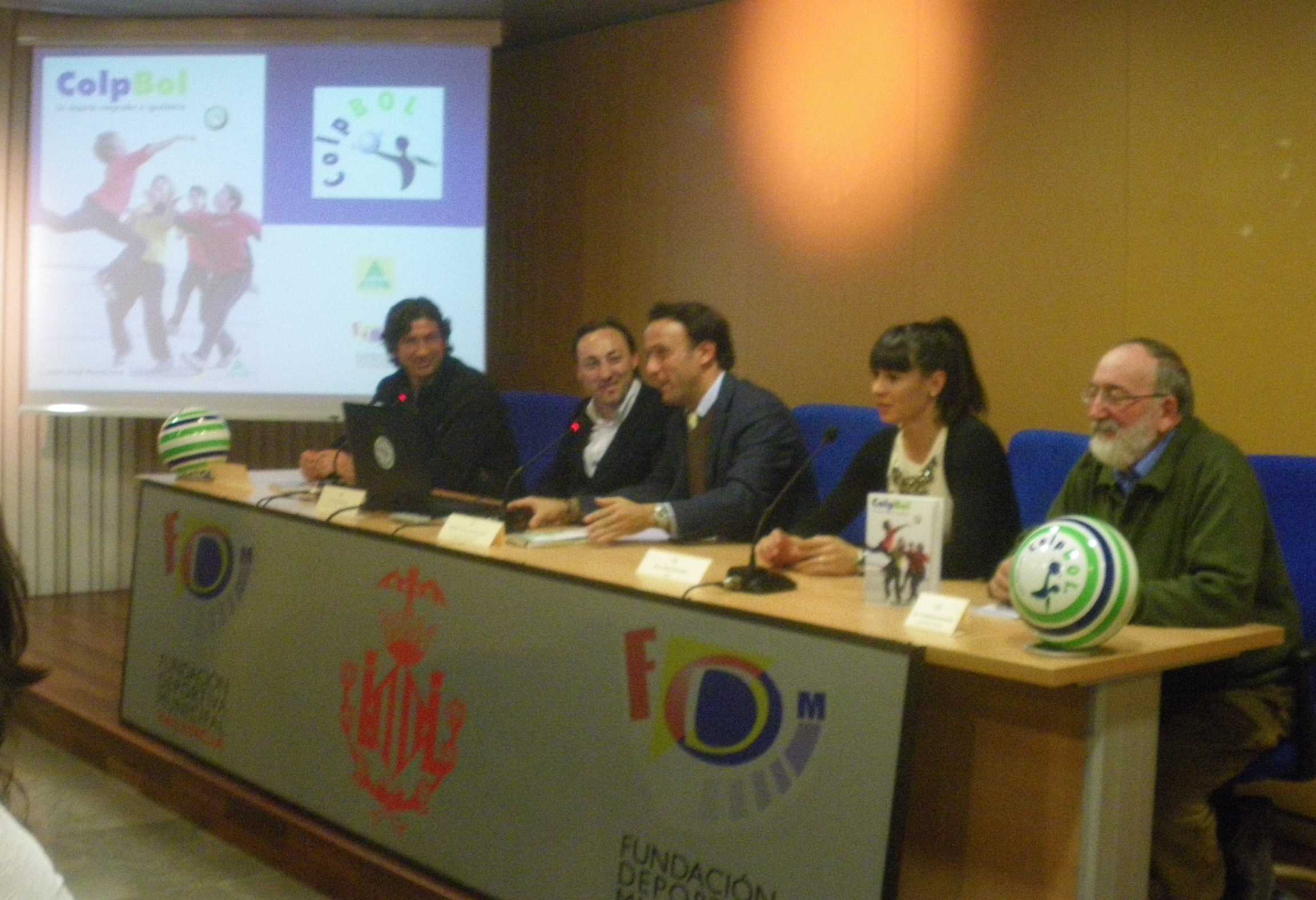 Presentación del libro sobre el Colpbol en el Complejo Deportivo La Petxina de Valencia